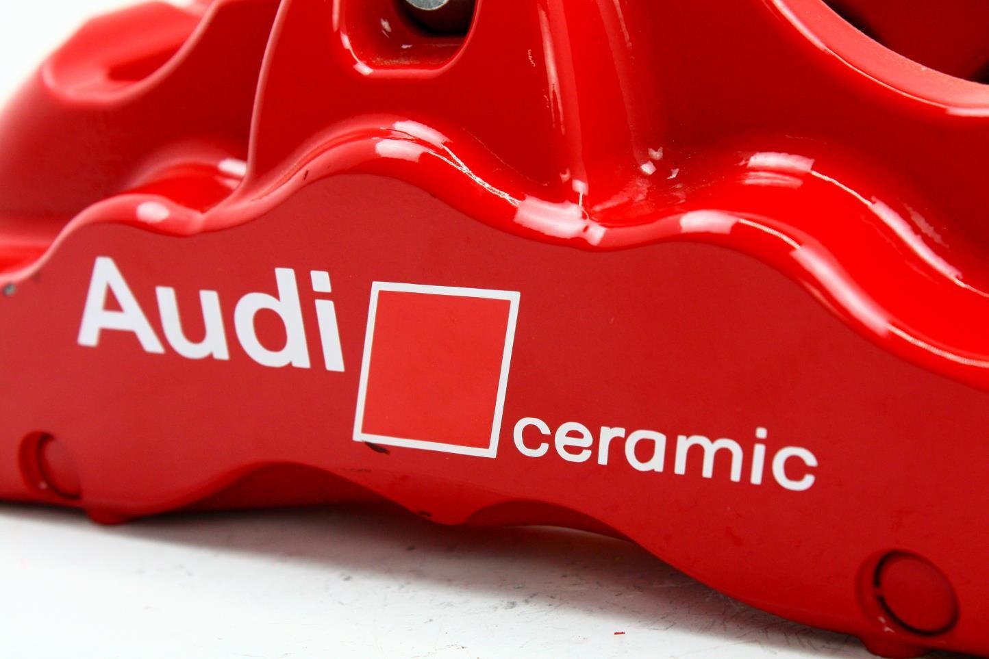 Zacisk Audi ceramic - zbliżenie na logo